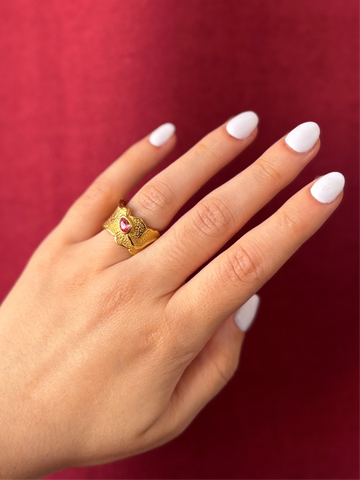 Unique Statement Stone Ring | Gold