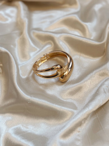 Unique Statement Bracelet | Gold