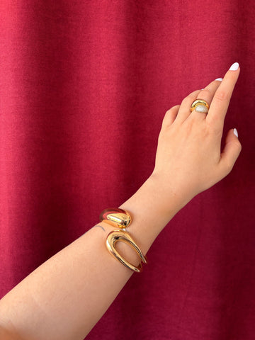 Unique Statement Bracelet | Gold
